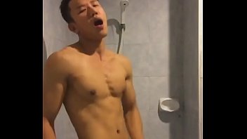 Тайский мальчик похотливая сперма в ванной
