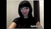 女の子はTryLiveCam.comで彼女のプライベートカムをゆっくりとストリップします