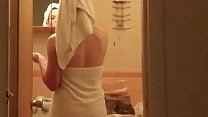 Настоящая девушка с потрясающими сиськами и красивой киской в любительском видео жестко долбят в задницу