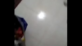 Heißes Video von einem marokkanischen Schwanz reißen und geben ihm ein Taschentuch