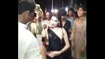 Сексуальный танец Mujra на публике светит сиськами