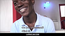 Giovane ragazzo nero amatoriale etero con parentesi graffe dalla Giamaica scopa Gay Latino Regista per Cash POV