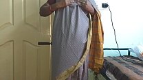дези индийский тамил телугу каннада малаялам хинди возбужденная измена жена ванита в сером сари показывает большие сиськи и бритая киска нажмите жесткие сиськи пресс-прижимать трение киски мастурбация