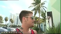 Hombres heterosexuales gay desnudos fuertes follando el culo de la playa