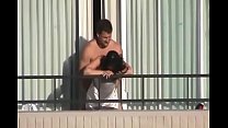 bjmypep Couple baise sur le balcon de la propriété - 2