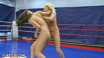 Nude Fight Club présente Larah vs Diana Stewart