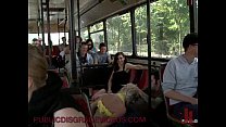Bondage blonde anal in öffentlichen Bus voller Fremder gefickt