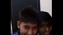 Индийский девушка и парень поцелуи видео