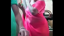 Swathi naidu sexy en robe changeant à saree