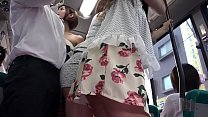 バスでアジアの女の子の性交