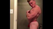 chico deportista verbal en sexy tanga roja