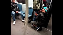Pompino nella metropolitana