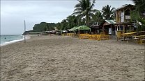 Buck Wild montre la plage blanche de Puerto Galera aux Philippines