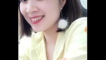 La sœur de Dang Quang Watch a délibérément révélé ses seins