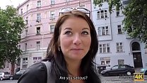 HUNT4K. Menina aventureira feliz por fazer sexo por dinheiro em Praga