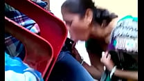 Indische Stiefmutter lutscht seinen Schwanz, aufgenommen von versteckter Kamera