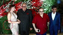 Boney Kapoor packt Urvashi Rautela live vor der Kamera