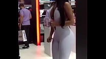 Donna venezuelana nel centro commerciale di Lima