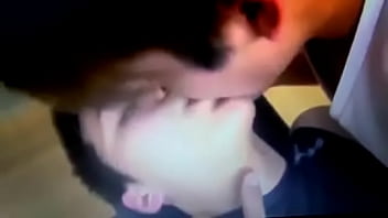 chaud asiatique garçons langue et oreille sucer, embrasser