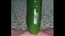 Masturbation chaude en utilisant du concombre