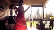 Беременная милфа Emily в прозрачном платье в любительском видео в любительском видео