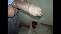 Молодой индийский мальчик мастурбация сперма после писания в туалете