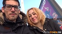 Couple exhibitionniste a une putain spree dans le centre commercial
