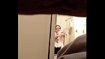 Schwester in der Dusche ausspionieren