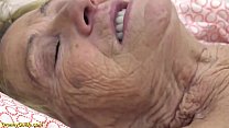 Уродливую 90-летнюю бабушку глубоко трахнули