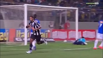 Gol do Ronaldinho Gaucho contra o crüzeiro (para maiores de 21 anos)