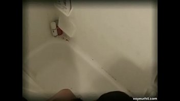 Câmera escondida na cabine de duche 4