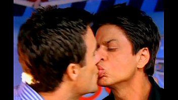 Shah rukh Khan caldo bacio gay