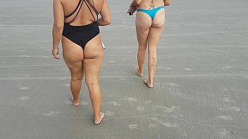 Io e il mio amico ci godiamo caldi in spiaggia !!! Honey Fairy - Paty Butt - El Toro De Oro