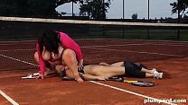 Extreme BBW zahlt Facesitting ihrer Tennislehrerin