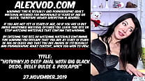 Hotkinkyjo tief anal mit großen schwarzen Dildo, Bauchwölbung & Prolaps