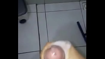Young Straight sent me a video cumming
