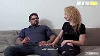 AMATEUR EURO - Quente amadora jovem grávida Leila takes Alex's grande caralho em casting sofás