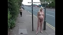 妊娠中の公共の場で裸のアン