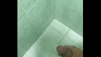 Jacking off in the bath wanting a tight ass