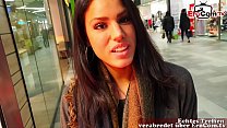 Une jeune fille latina amateur allemande remorquée dans le centre commercial et POV baisée avec beaucoup de sperme