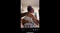 Mami Jordan singando en un Live en Instagram.