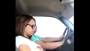 baise avec mon step cousin sur son camion en conduisant sur l'autoroute