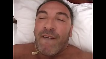 Roberto Malone - punheta na cama (video 22)