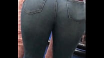 Schöne Candid Jeans Ass mit Pantyline