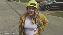 GenderX - Scopata grezza da Trans Firefighter