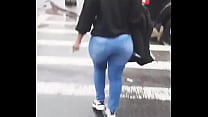Big booty in the Street candid