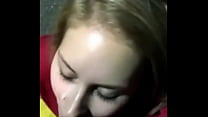 Публичный анальный секс и камшот на лицо с блондинкой на парковке