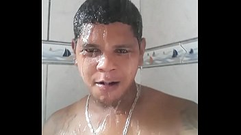 cumming en la ducha