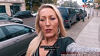 Mujer alemana remolca a una mujer en una cita de sexo lésbico EroCom