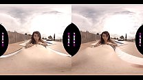 VR Der junge Nachbar des fünften Nymphomanen betritt den geilen Gemeinschaftspool und will im Freien POV Latina Pornos in spanischer Virtual Reality von PORNBCN 4K ficken